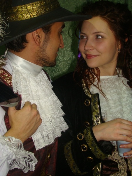 антикризовий маскарад